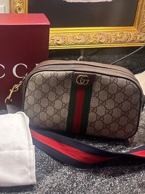 Gucci cross body bag